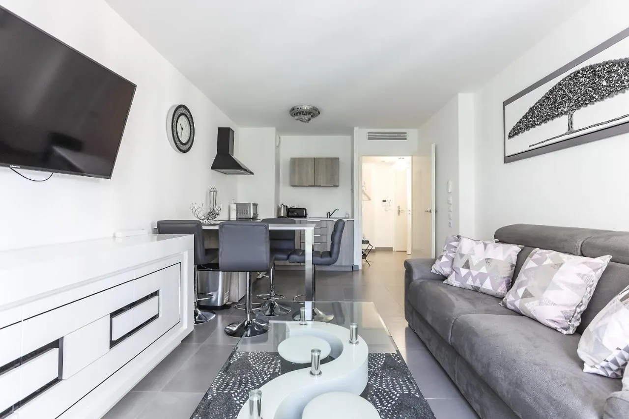 Cannes: Appartement Cosy A 2 Pas De La Croisette